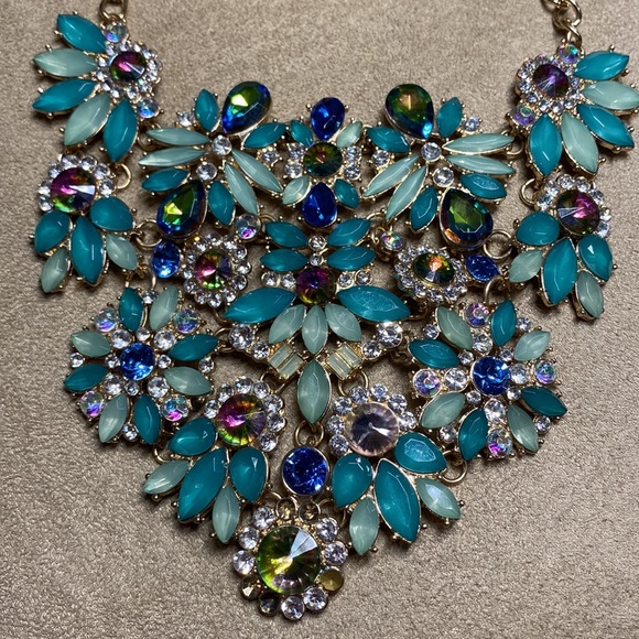 Beautiful Statement Necklace - Picture 2 of 6